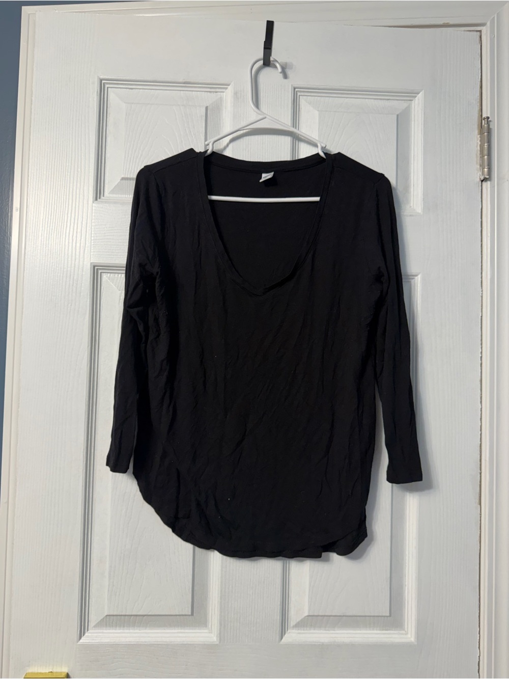 Old Navy black long sleeve top with scoop neck. Piling under arms size small